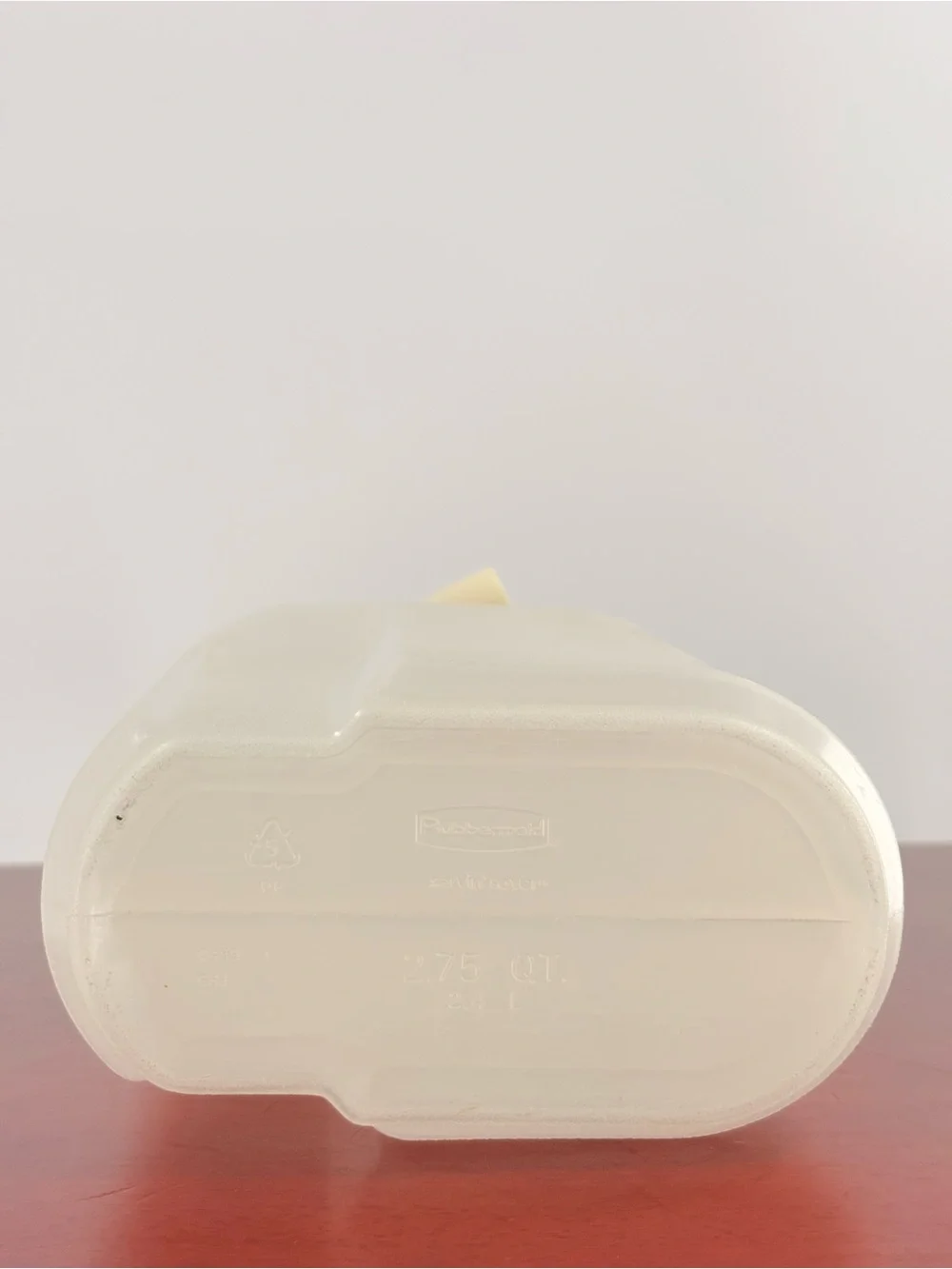 Rubbermaid 2.75 Qt Plastic Food Container, Graduated Rectangular Screw Lid White